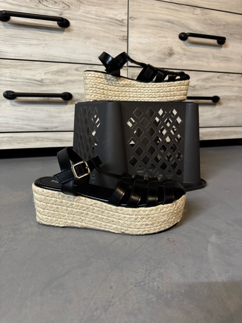 Woman Black Strappy Wedge Sandals Size 39